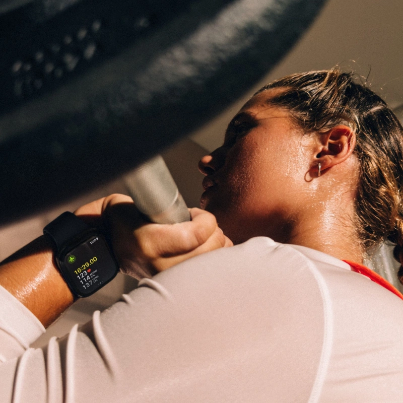 Умные часы Apple Watch Series 12 GPS, 42мм, Светло-золотой алюминиевый корпус, спортивный ремешок песочного цвета, размер S/M 130-180 мм (MJED4). Фото 5